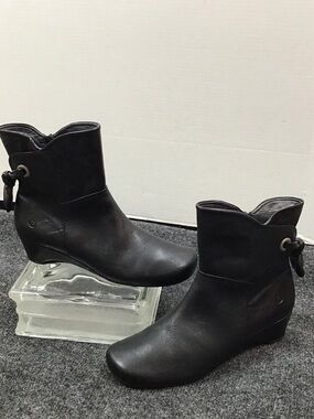 Joseph Seibel smooth black leather wedge ankle boots 41 9.5